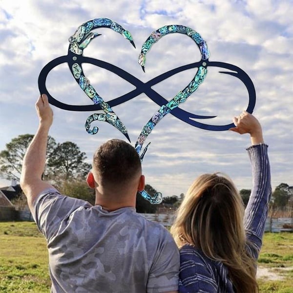 IronEcho – Handsmidd Väggskulptur med Infinity Heart MILA Sverige