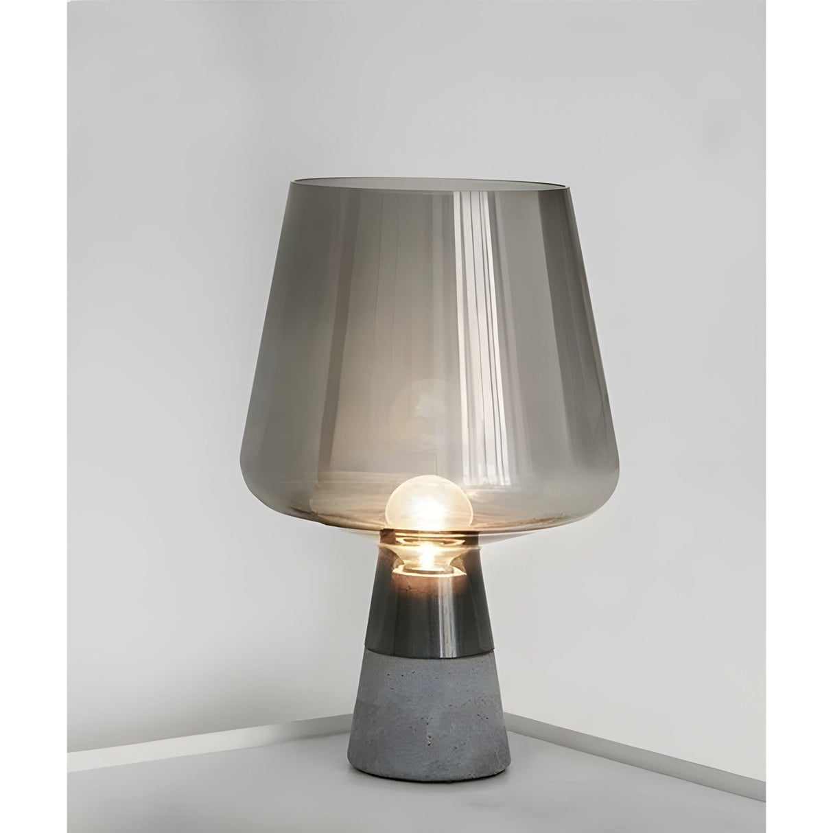 GlowSphere Bordslampa – Italiensk Glaskula Design Carvallo