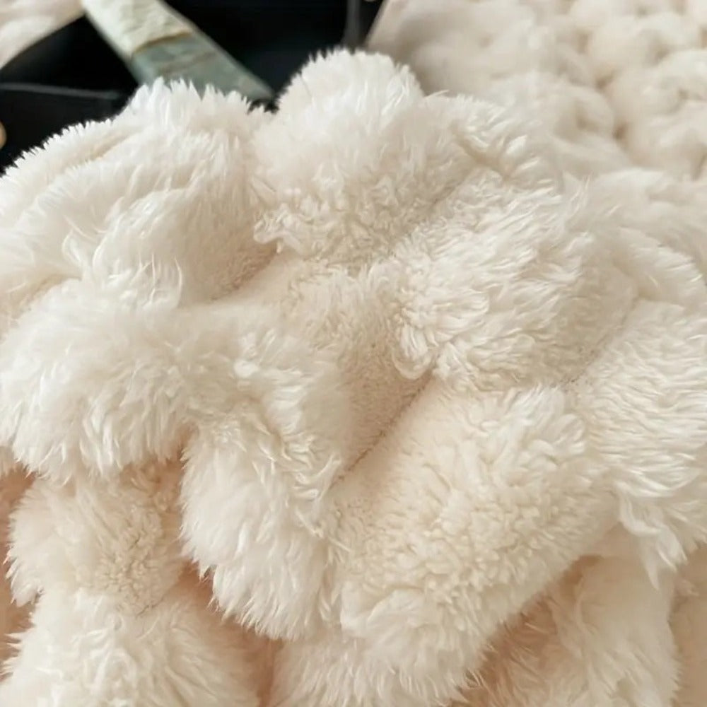 Cloud Cuddle Blanket – Gentle Touch for Elegant Interiors Carvallo