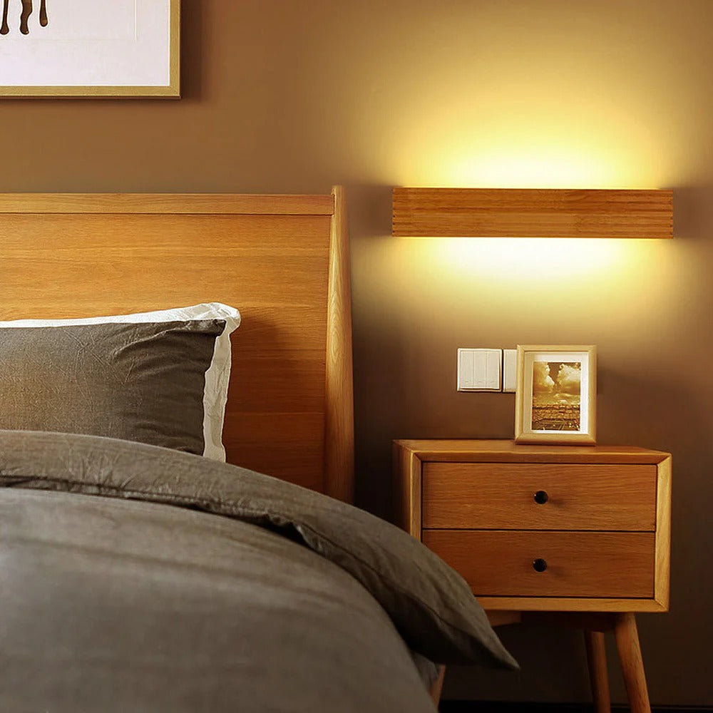Trä LED Vägglampa | Akrylskärm | Rustik Modern Design | 15–22 tum | Brick by Brick Carvallo