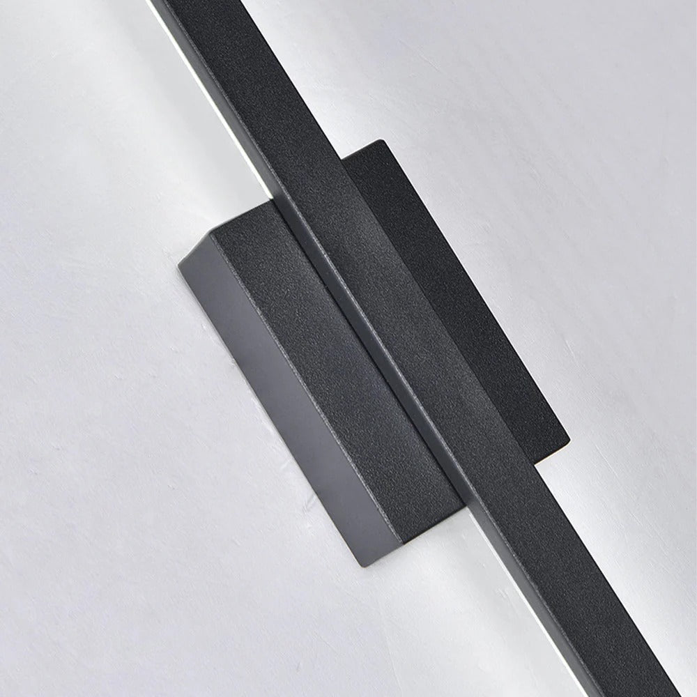 Industriell LED-vägglampa | Slim linjär järnkropp | Modern varm belysning | 24–47 tum | Brick by Brick Carvallo