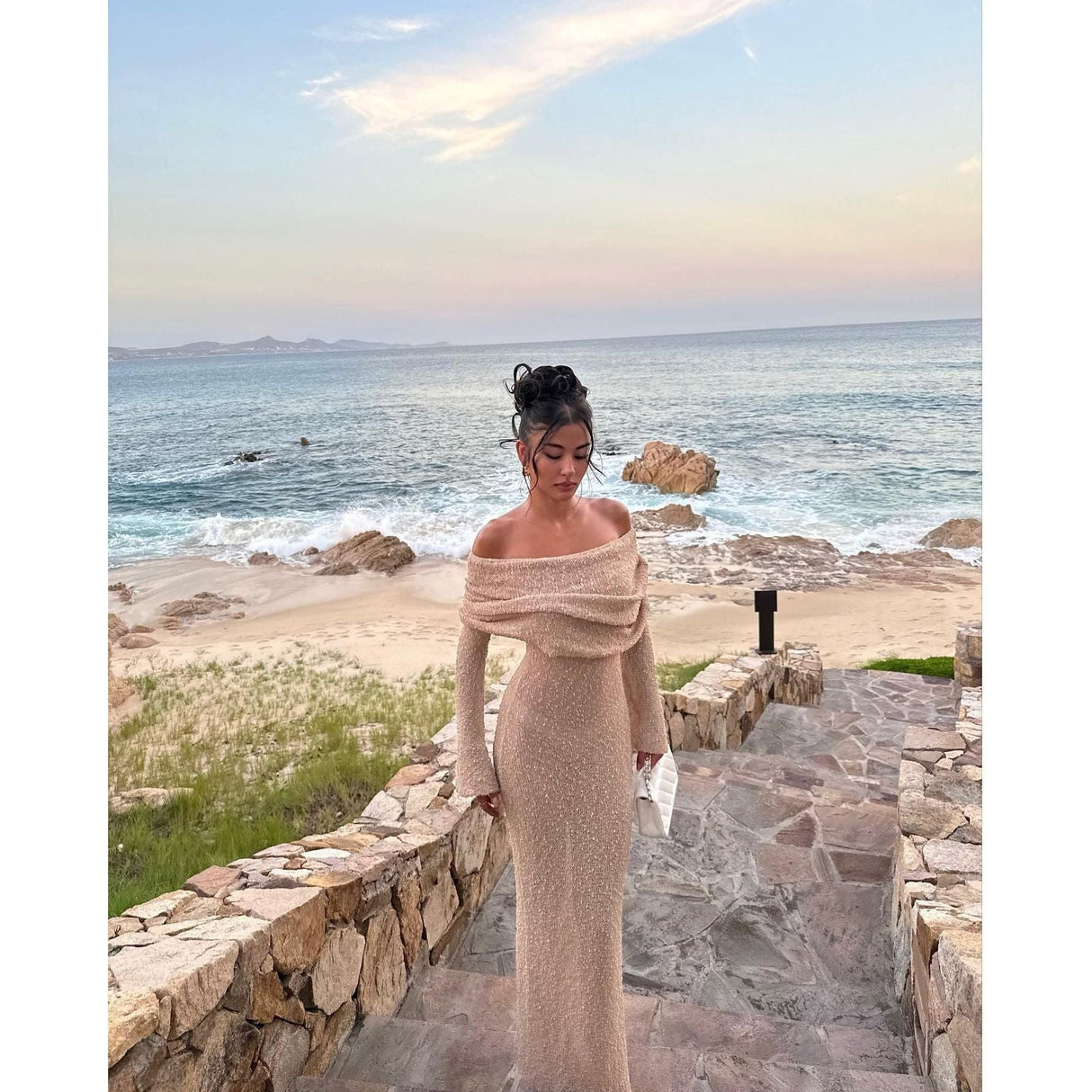 Anika Dress - Elegant bodycon knit dress with off-shoulder design Carvallo