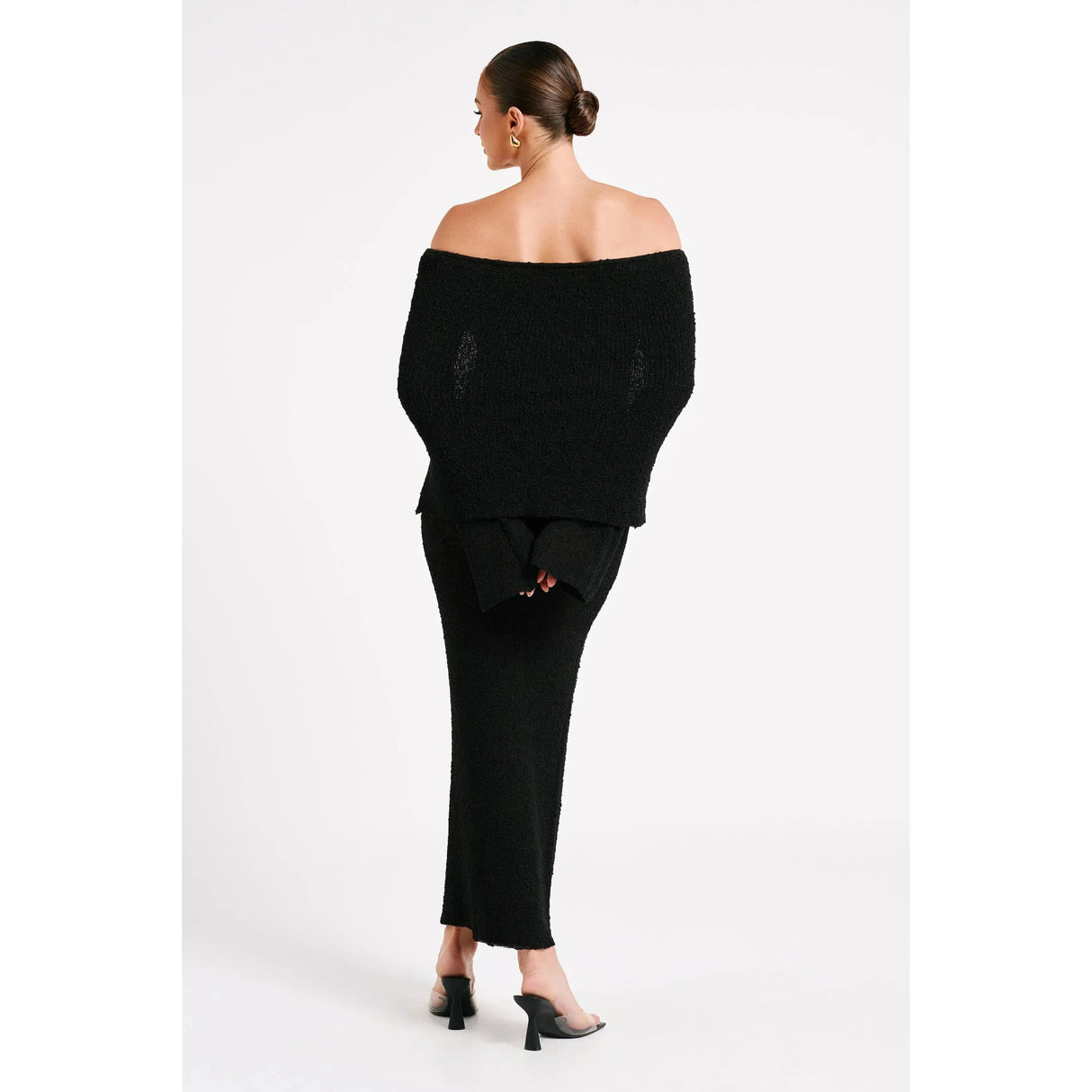 Anika Dress - Elegant bodycon knit dress with off-shoulder design Carvallo