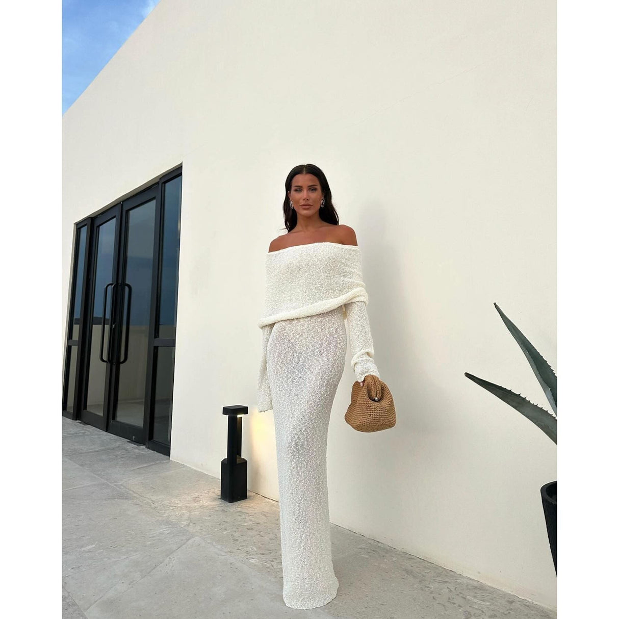 Anika Dress - Elegant bodycon knit dress with off-shoulder design Carvallo