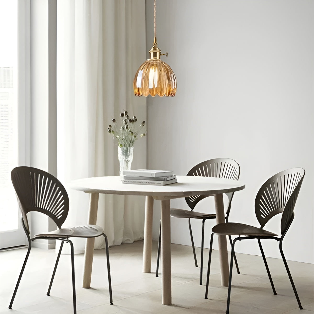 Taklampa med blomglas – Japansk design för mysiga rum Carvallo