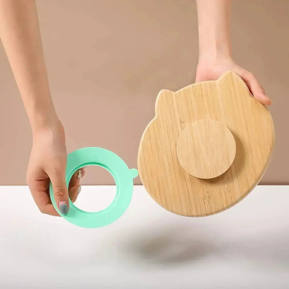 Halkfri måltidsset - Sugplatta och bestick för spädbarn och småbarn MILA Sverige