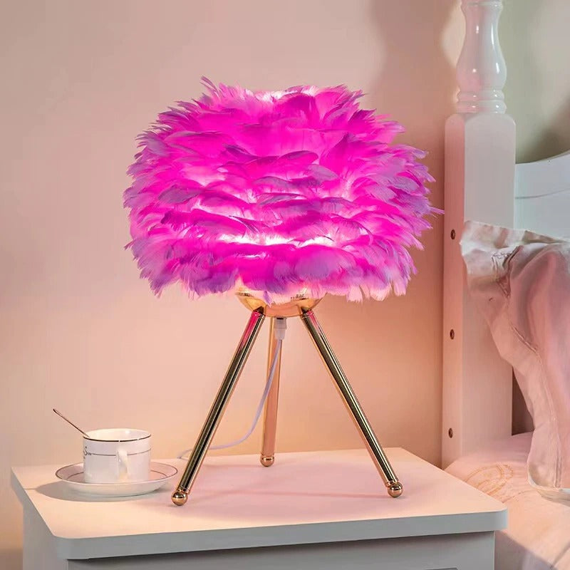 Fjäder Bordslampa med Guldstativ – Elegant Lampa i Modern Design Hemnix