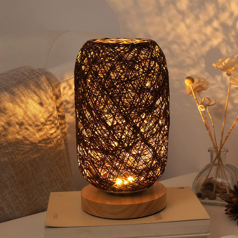 Rattan och trä sänglamp med modern bokdesign Carvallo