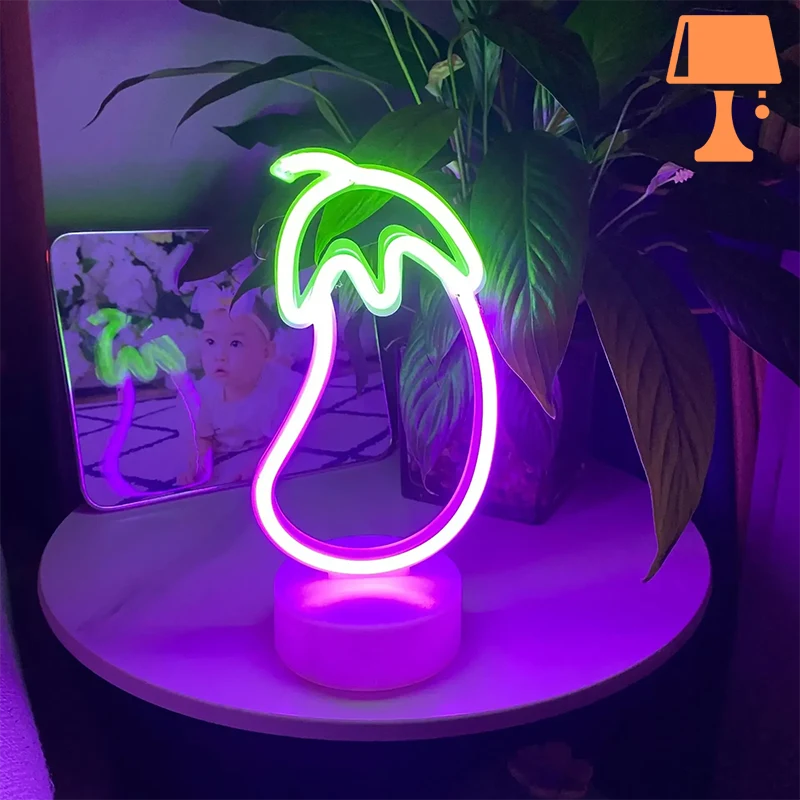 NeonGlow - Aubergine lamp med lila kropp med ljusgrön neonstam för lekfull belysning Carvallo