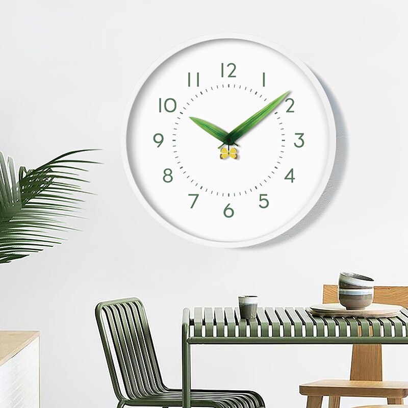 Tidlös Perch Klocka - Unik Vogelväggklocka i Nyckelpiga och Fjärilsdesign Carvallo