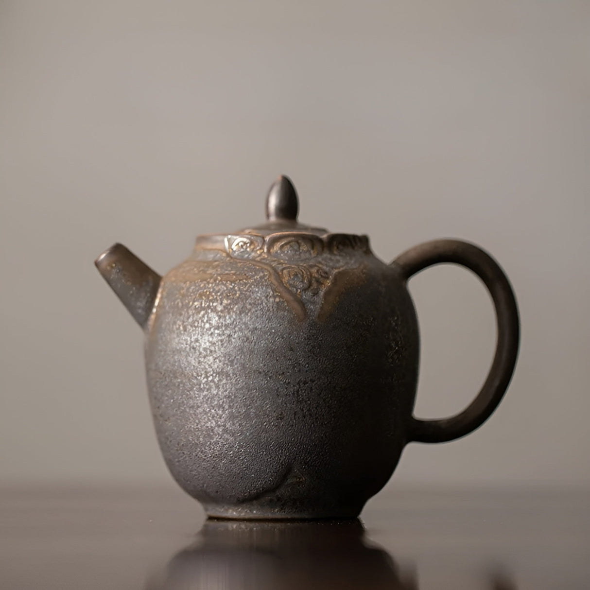 Teekanne av järn med glasyr – Japansk design & handgjord | Perfekt för Gongfu te ceremonier Carvallo