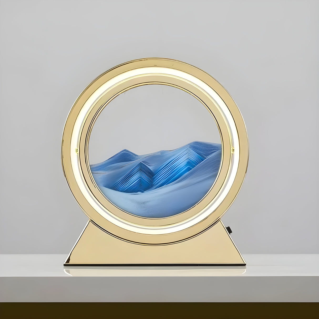 Sandbildslampa – LED-bordslampa med 3D sandmotiv | Avkopplande dekoration för vardagsrum och kontor Carvallo