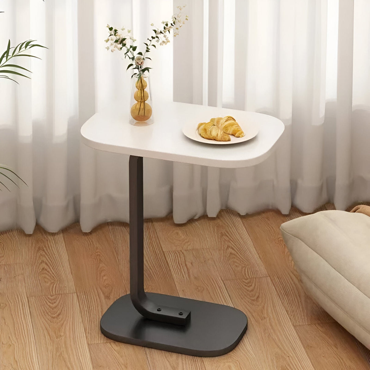 MinimalistCorner Bord – Minimalistisk C-formad sidobord Carvallo