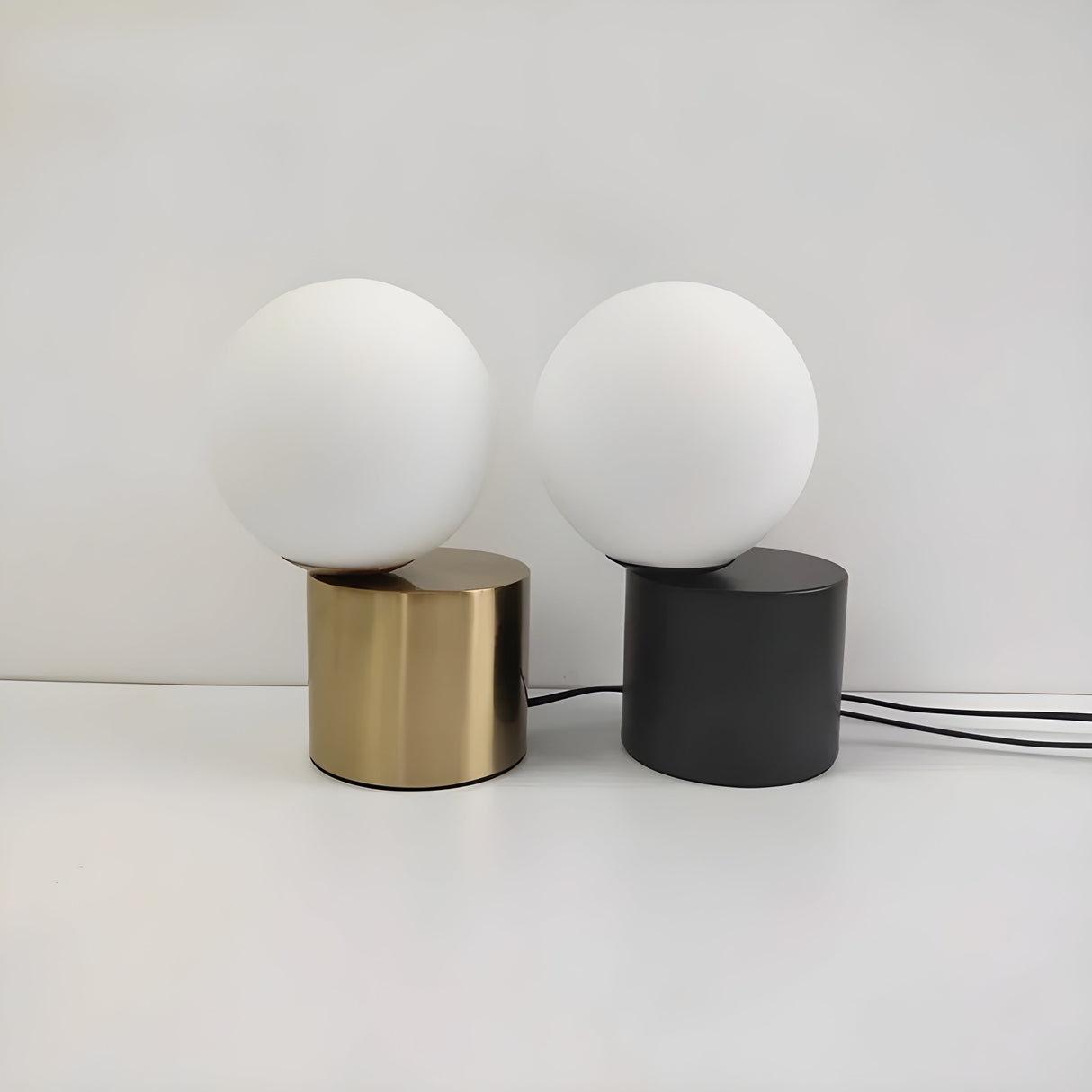GlowSphere Light – Modern Glasboll Bordslampa Carvallo