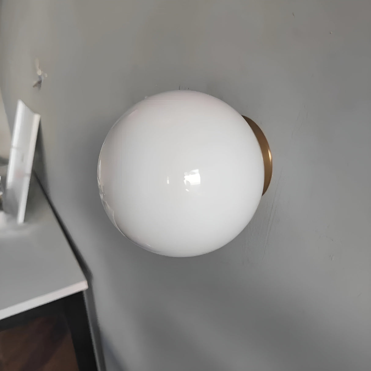 SereneGlow Light - Lyxig Medeltida Minimalistisk Glas Glödlampa Carvallo