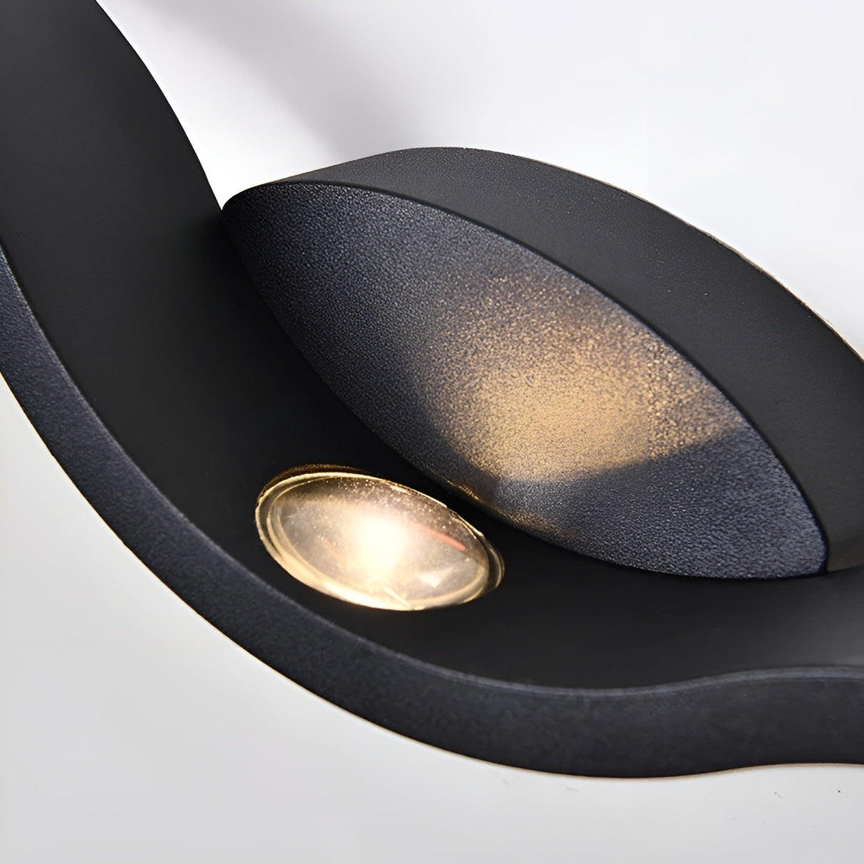 NordicGlow - Stilren Vattentät LED Vägglampa För Inomhus- och Utomhusområden Carvallo