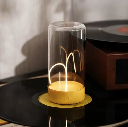 QuantumGlow – Bärbar LED-lampa med magnetisk och flexibel filament | USB-C uppladdningsbar ambient belysning-Lamps-BB-Vibrerande gul-Hemnix