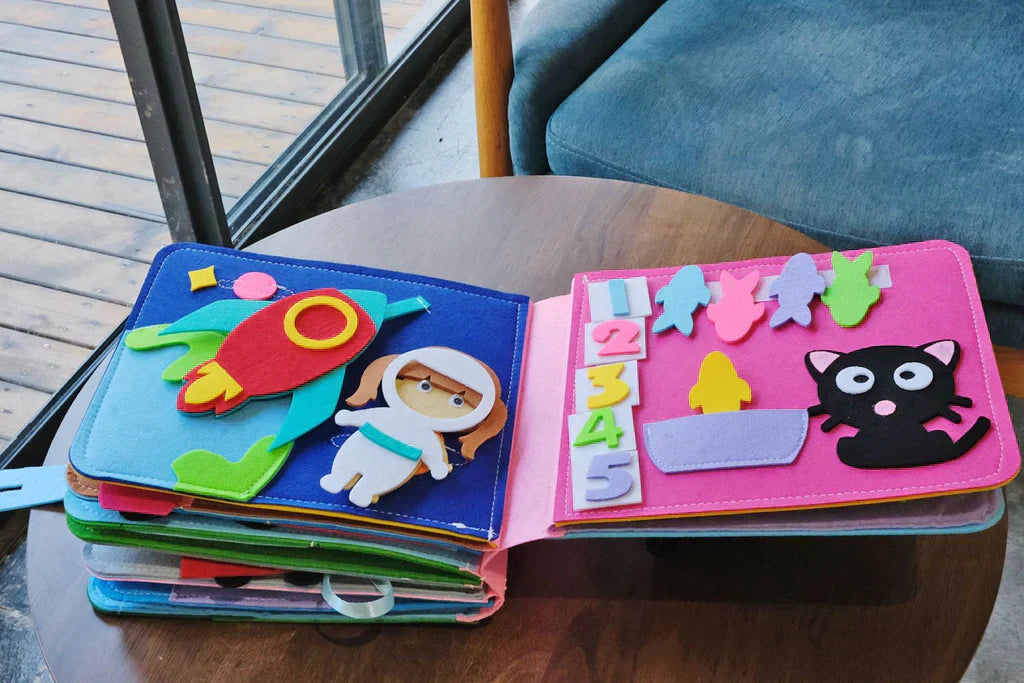 Montessori-aktivitetsbok med filt – interaktivt lärande och berättarkul för barn MILA Sverige