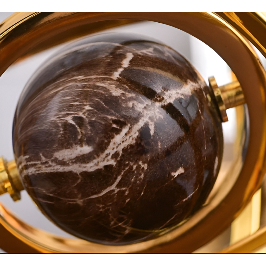 Luxe Globe - Handgjord metalskulptur med marmorbasis för modern inredning Carvallo