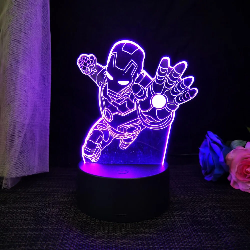 3D Superhjälte LED Nattlampa med Fjärrkontroll | 16 Färger & Touch – USB & Batteridriven Akryllampa för Barn & Gamingrum-Barn-BB-Iron Mannen-Hemnix