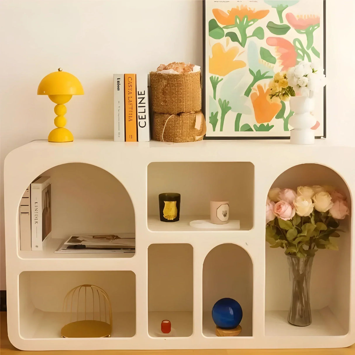 Modern bordslampa i skandinavisk design med guldaccenter Carvallo