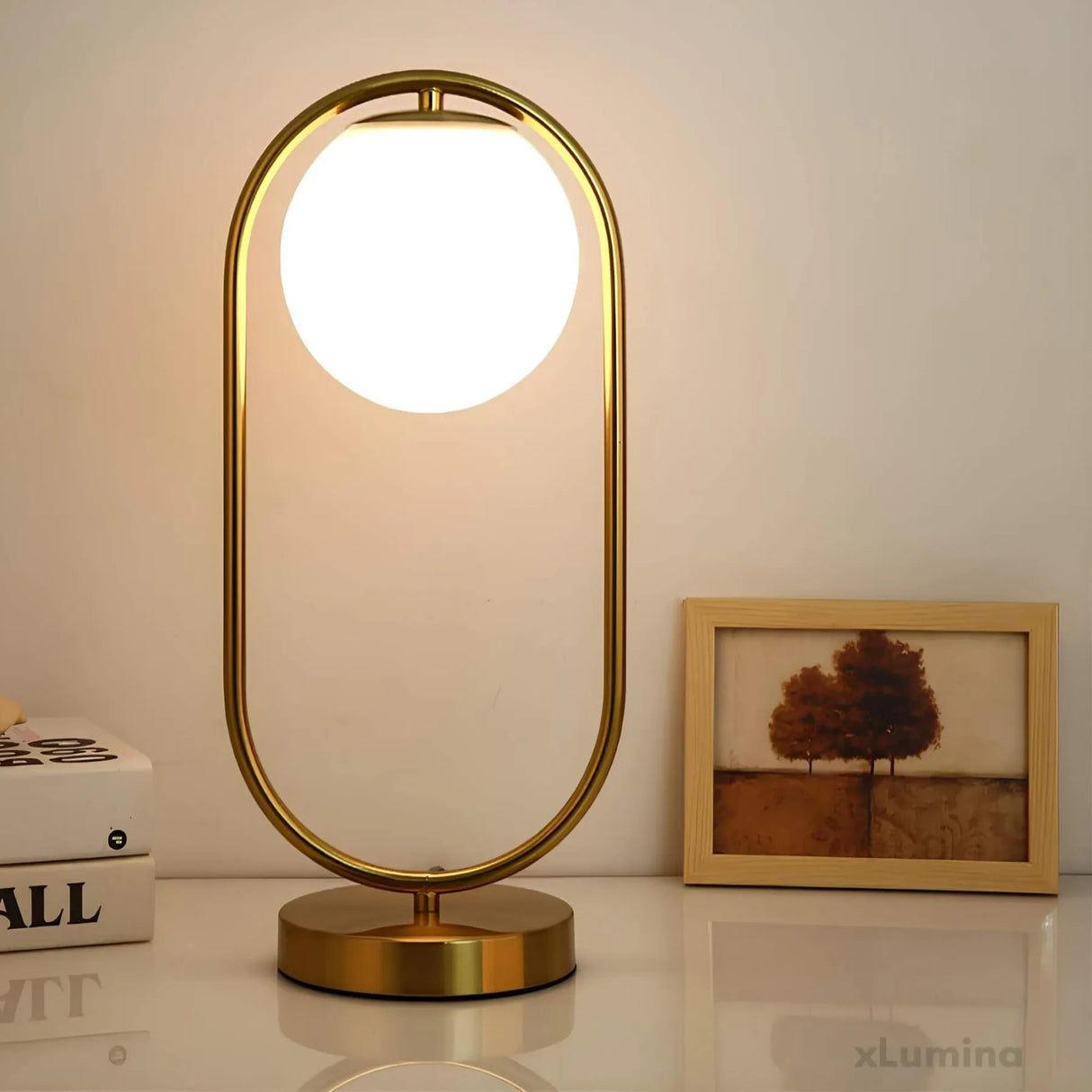 StellarSphere Light – Lyxig glaskula bordslampa med träbas Carvallo