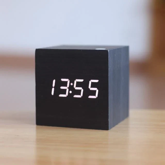 Trä Digital Klocka med LED Display Carvallo