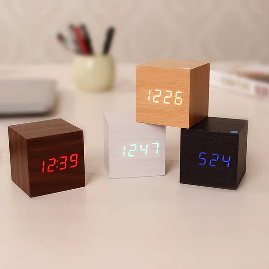 Trä Digital Klocka med LED Display Carvallo