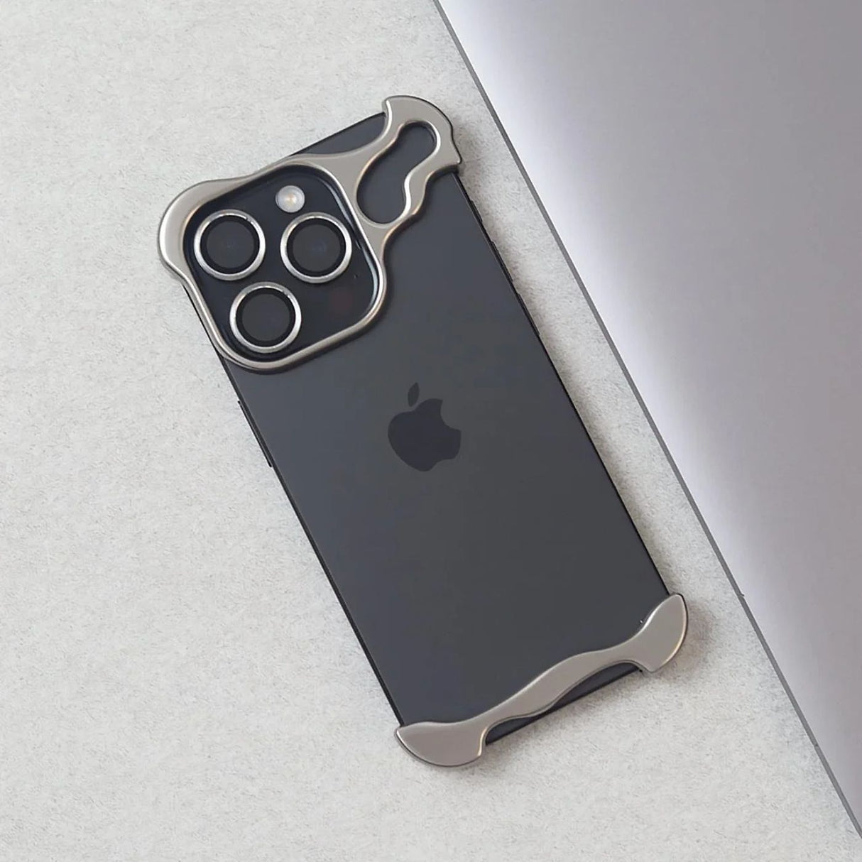 iPhone Fodral Klar Minimalistisk Metallkant Design Carvallo