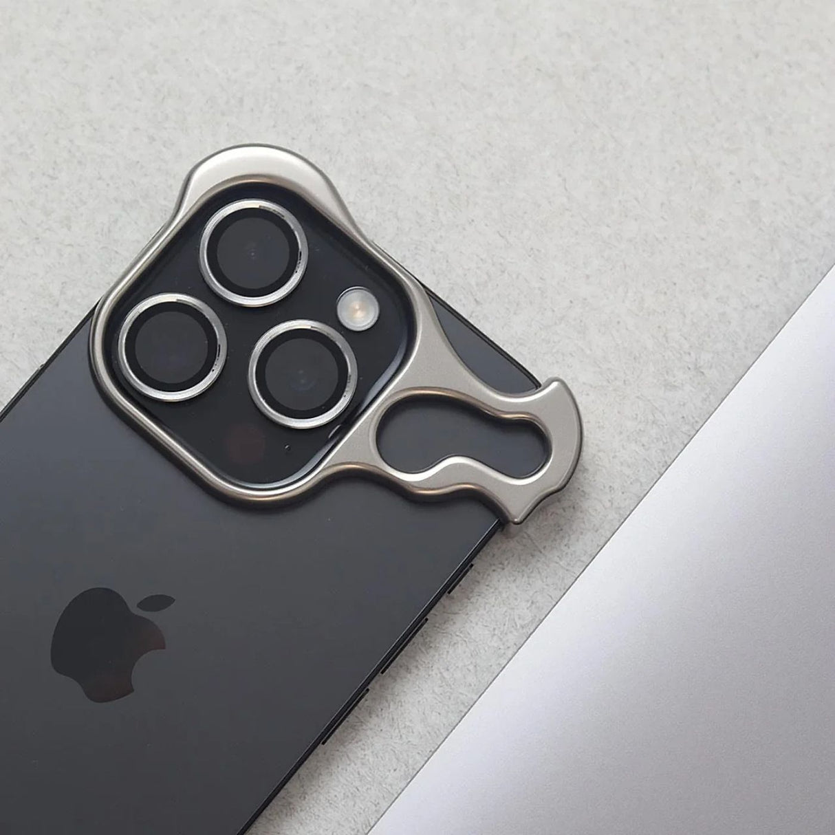 iPhone Fodral Klar Minimalistisk Metallkant Design Carvallo