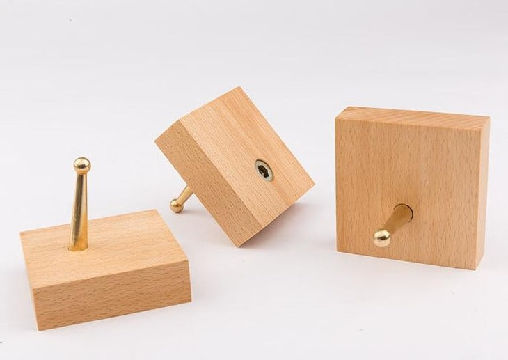 Carvallo – Handgjord Träväggskrok med Messingsfäste Carvallo