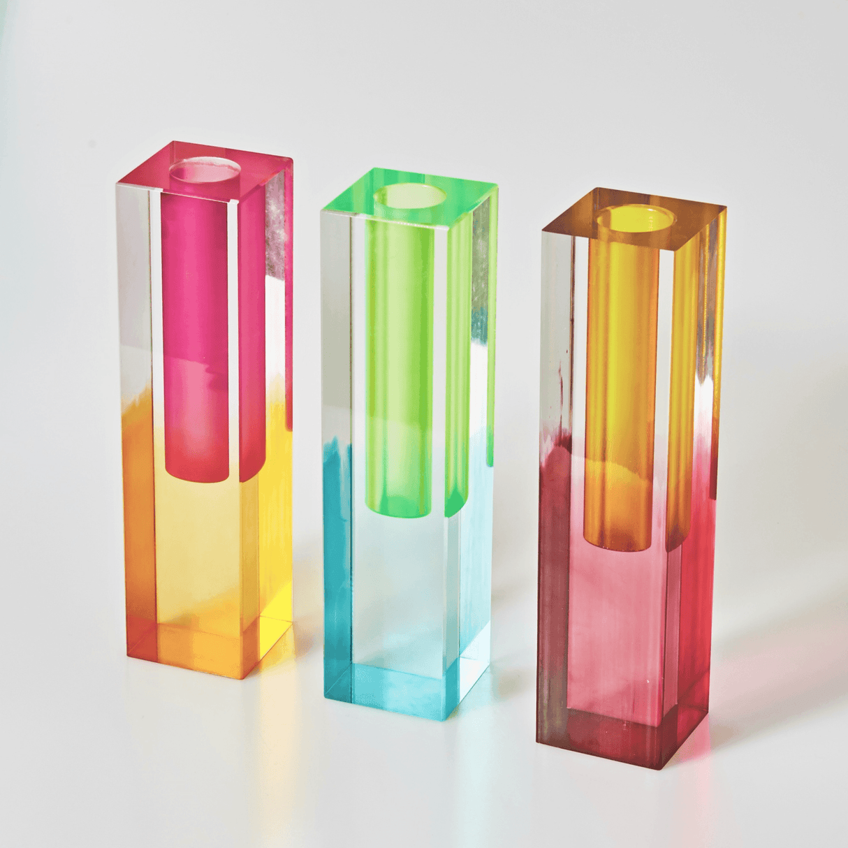 Crystal Prism Akryl Vas – Chic Geometric Accent MILA Sverige