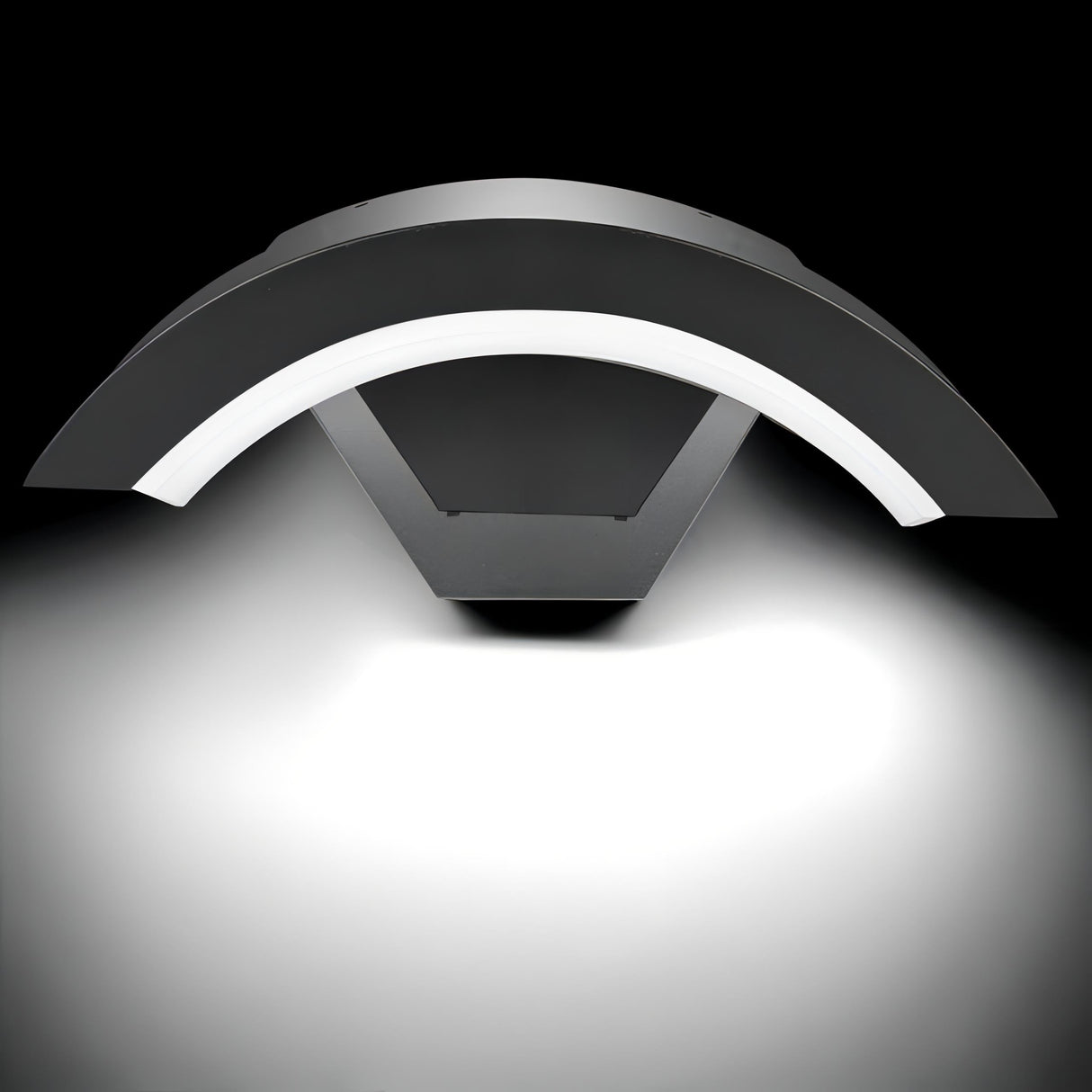 Basil - Krökt Pan Vattentät Utomhus Vägglampa Bar Carvallo