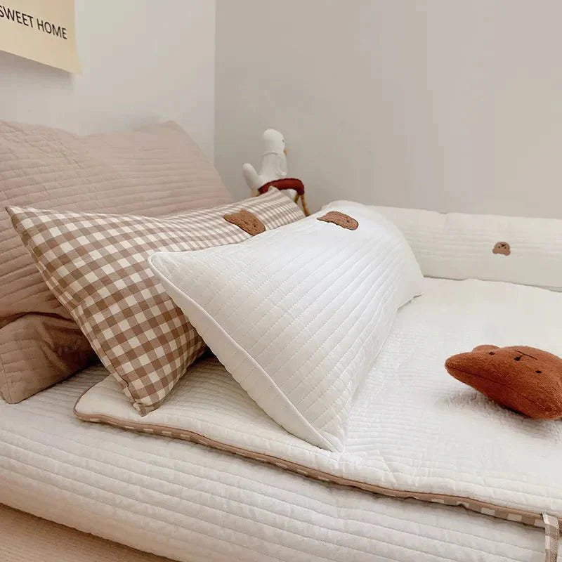 Mjuk Broderad Nallebjörns Kudde - Rund Ekologisk Kudde Carvallo