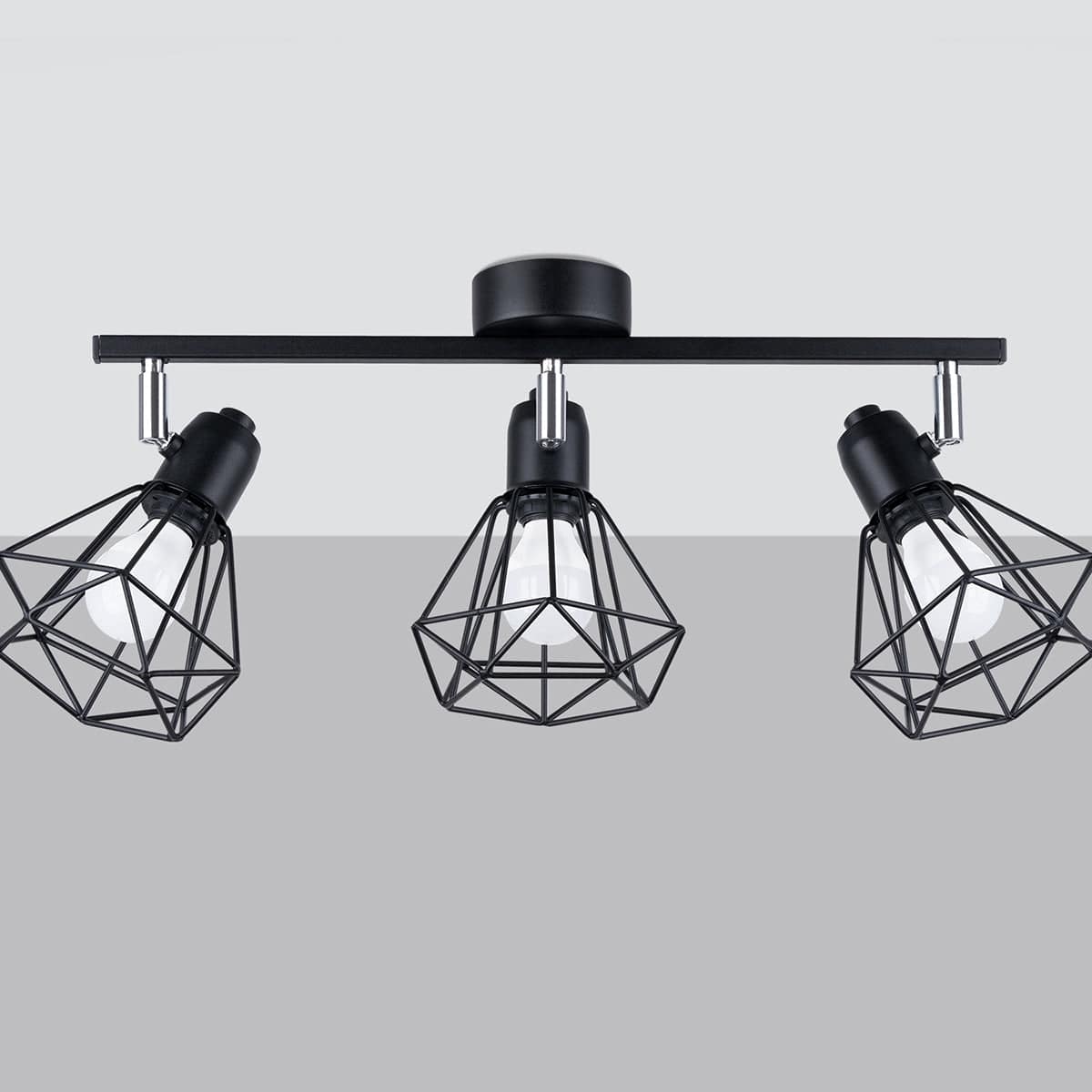 Taklamp Artemis 3 Svart - Modern Loft-Stil - Justerbar Ljusvinkel - Utbytbara Glödlampor - Hållbar Pulverlackerad Stål - Mångsidig 3-Punkts Belysning Carvallo