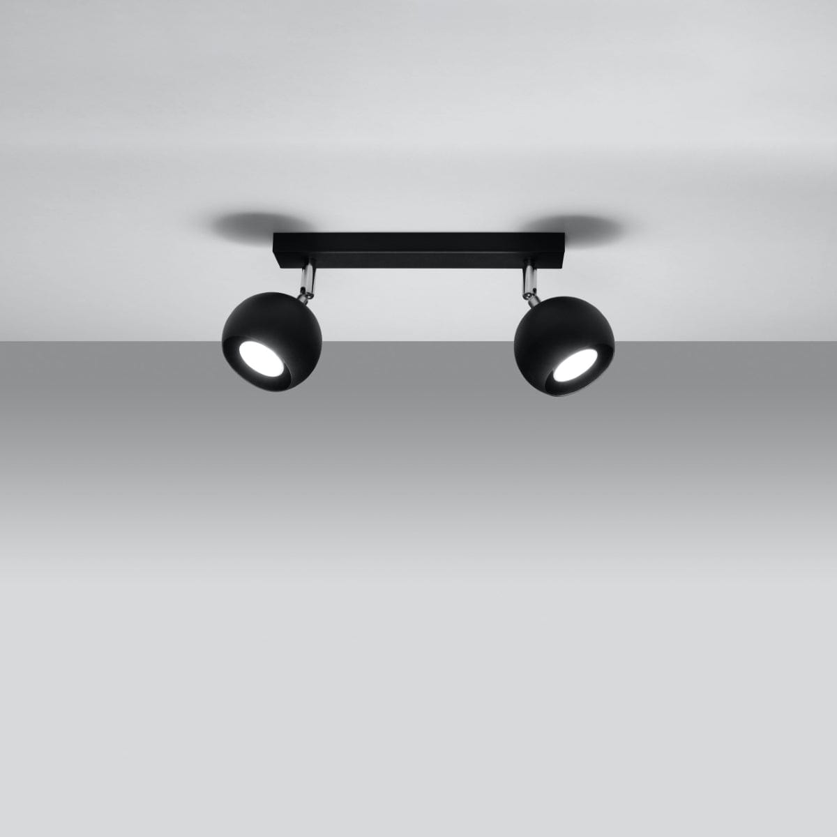 Taklampa Oculare 2 Svart - Modern svart punkt taklampa - Justerbar riktad belysning - Utbytbara GU10-ljuskällor - Slank sfärisk design Carvallo