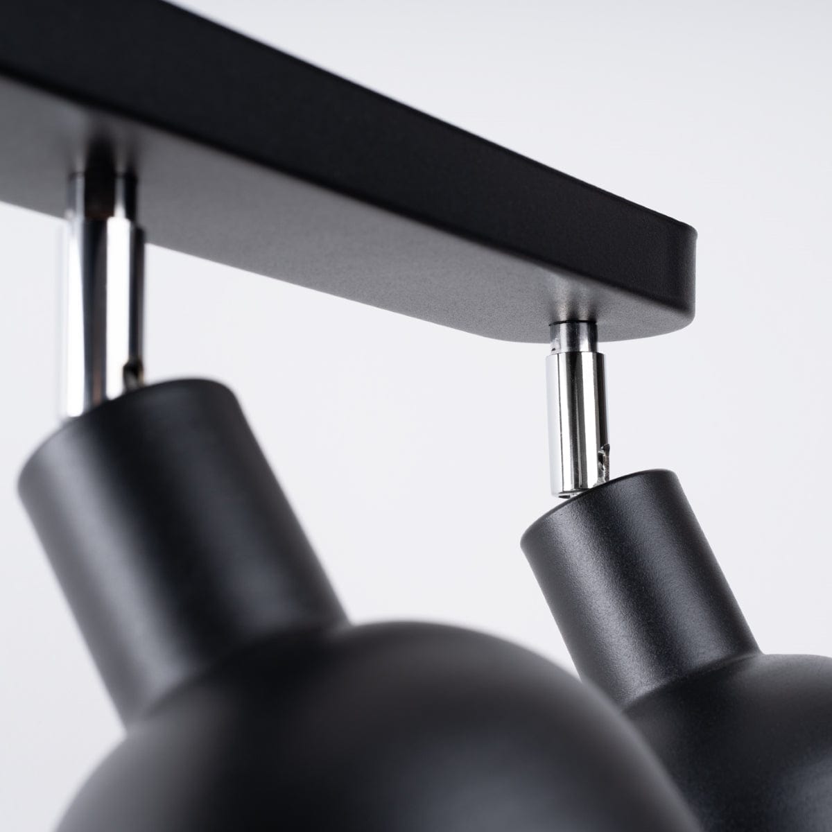 ELBA Taklampa - 3-Ljuskällor Svart - Minimalistisk Justerbar Design - LED Kompatibel - Energisnål - Idealisk för Modernt Inredning Carvallo