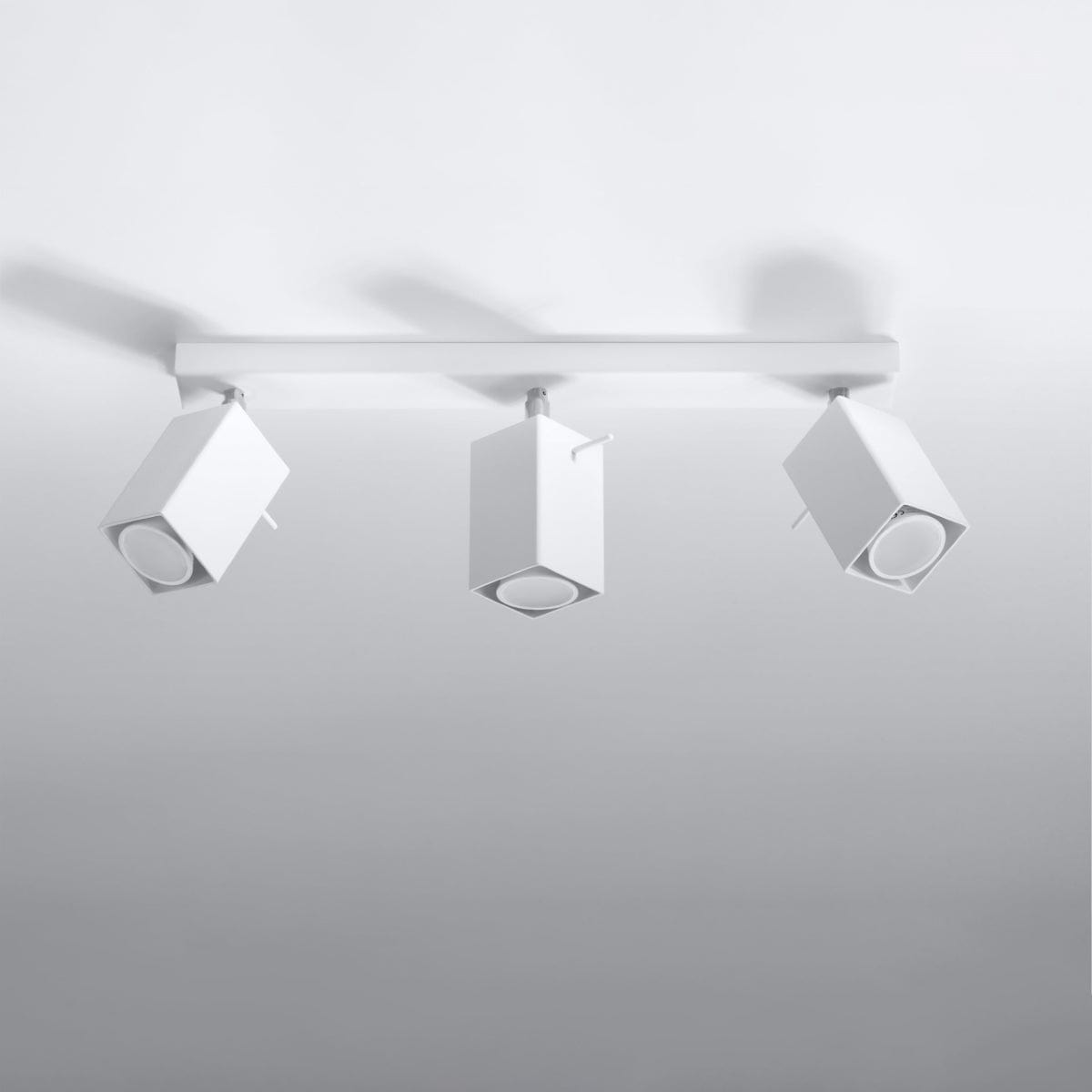 Merida Industrial White Triple Spotlight - Justerbar Stål Taklampa, 45x6x16 cm Carvallo