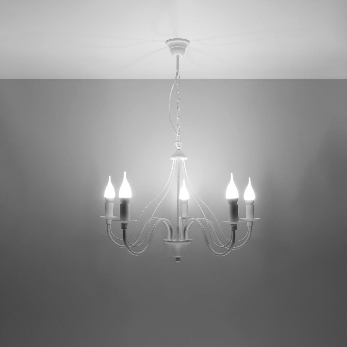 Minerwa Chandelier - Vit Stål - 5-Arm Kandelaberdesign - E14 LED Kompatibel Carvallo
