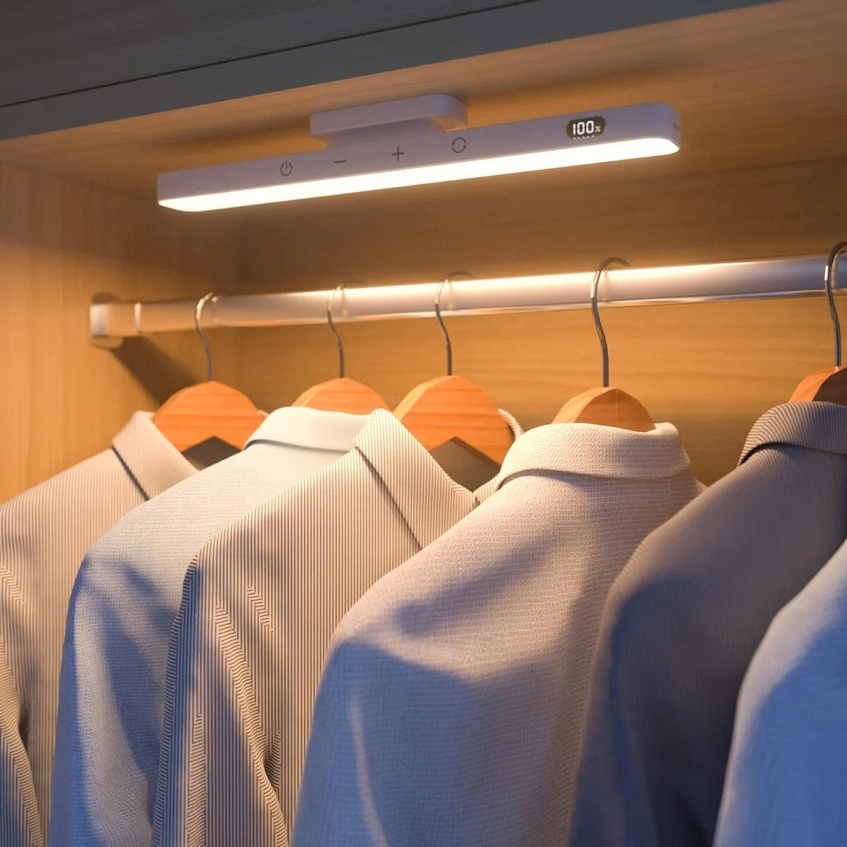 RoyaleGlow Bärbar LED Skrivbordslampa - Magnetisk, Fjärrstyrd Dimbart med 3 Färglägen Carvallo