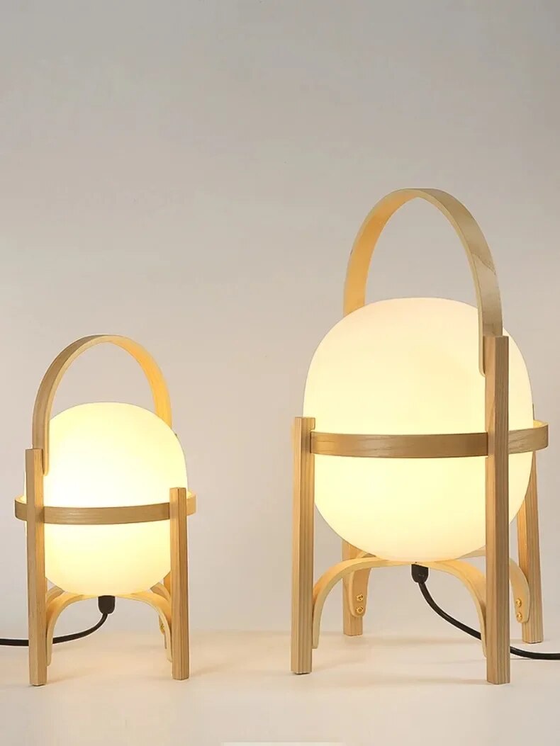 WoodLume – Modern Trä Bordslampa med LED Belysning Carvallo