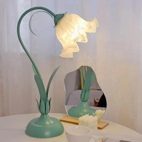 Klassisk Vintage Justerbar Blomsterbordslampa – Stilfull och Funktionell Ljus Carvallo