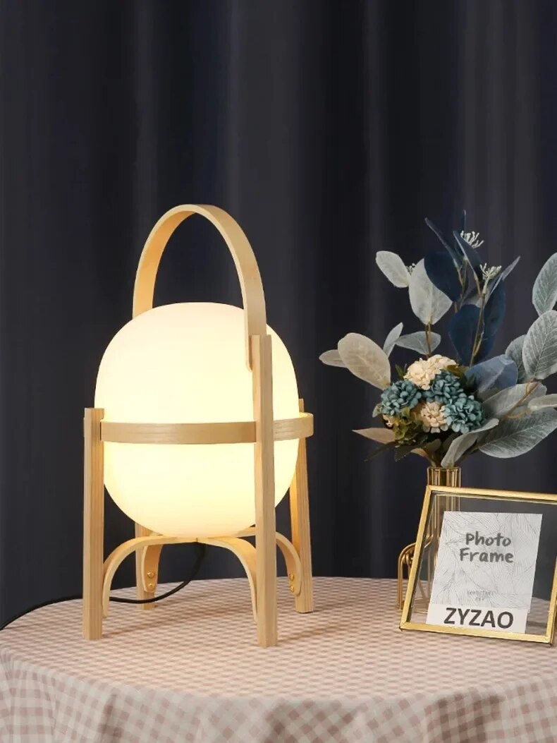 WoodLume – Modern Trä Bordslampa med LED Belysning Carvallo