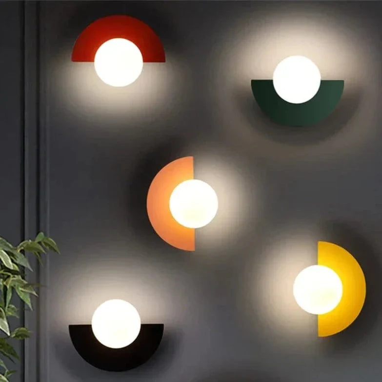 Frosted Globe Smidesjärn Vägglampa Carvallo