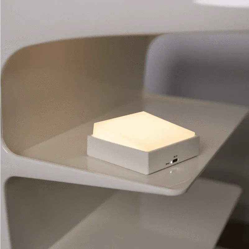 LED Sängbordslampa med magnetisk attraktion – Modern nattdukslamp för sovrum, varm vit ljusglöd, USB uppladdningsbar Carvallo