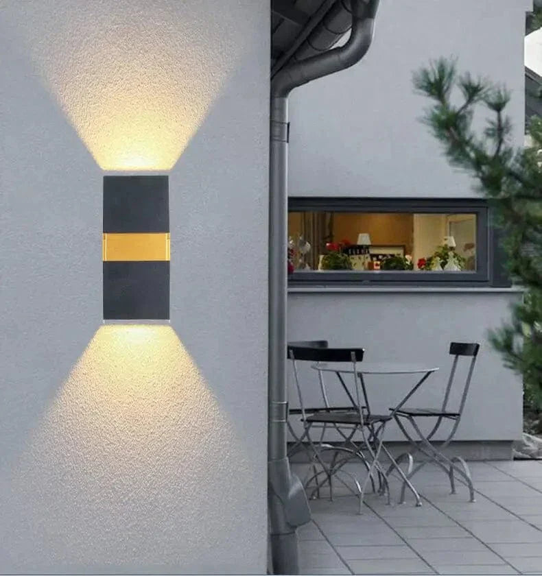 Modern LED Vägglampa Med Justerbar Strålvinkel – Vattentät - 10W - Kall/Varm Vit - Inomhus/Utebruk - IP65 Bedömd Carvallo