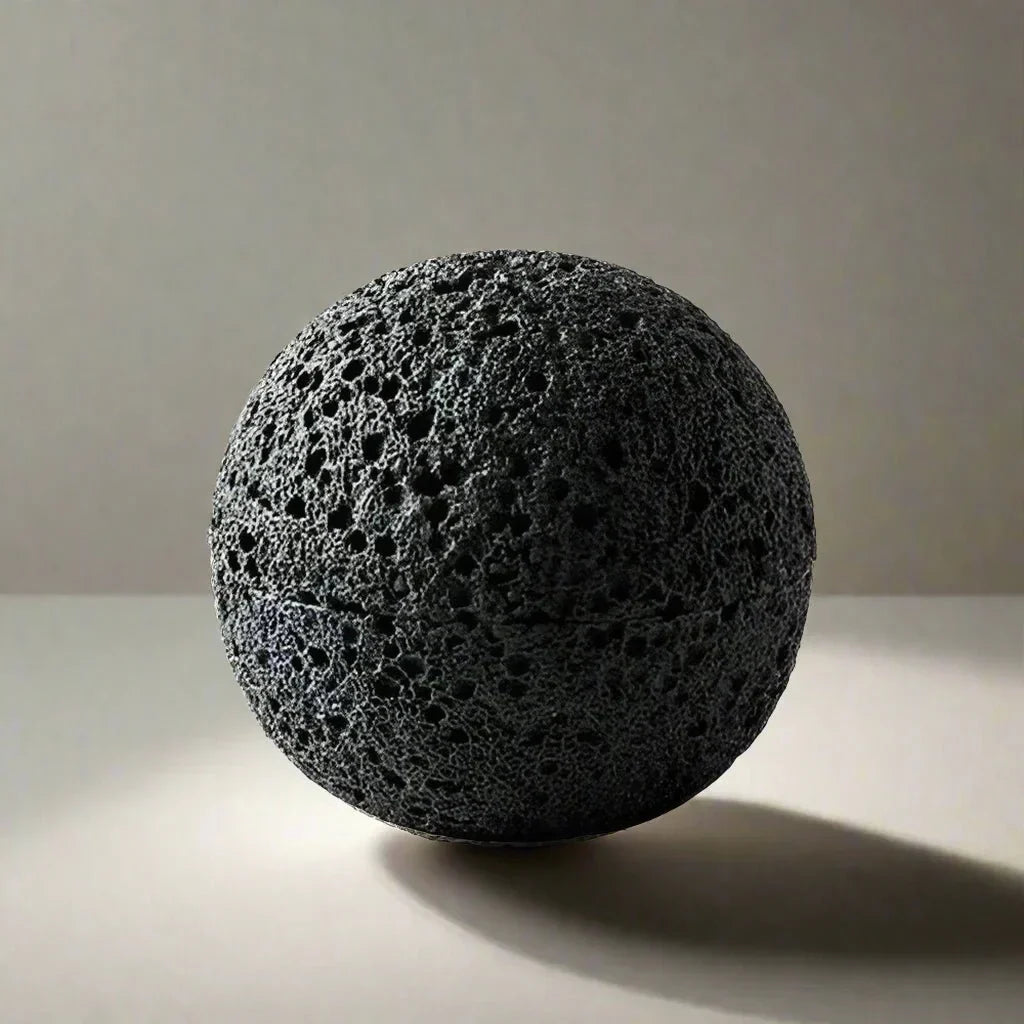 Kursig svart vulkanisk stenskål - Elegant porslinsmittenstuk Carvallo