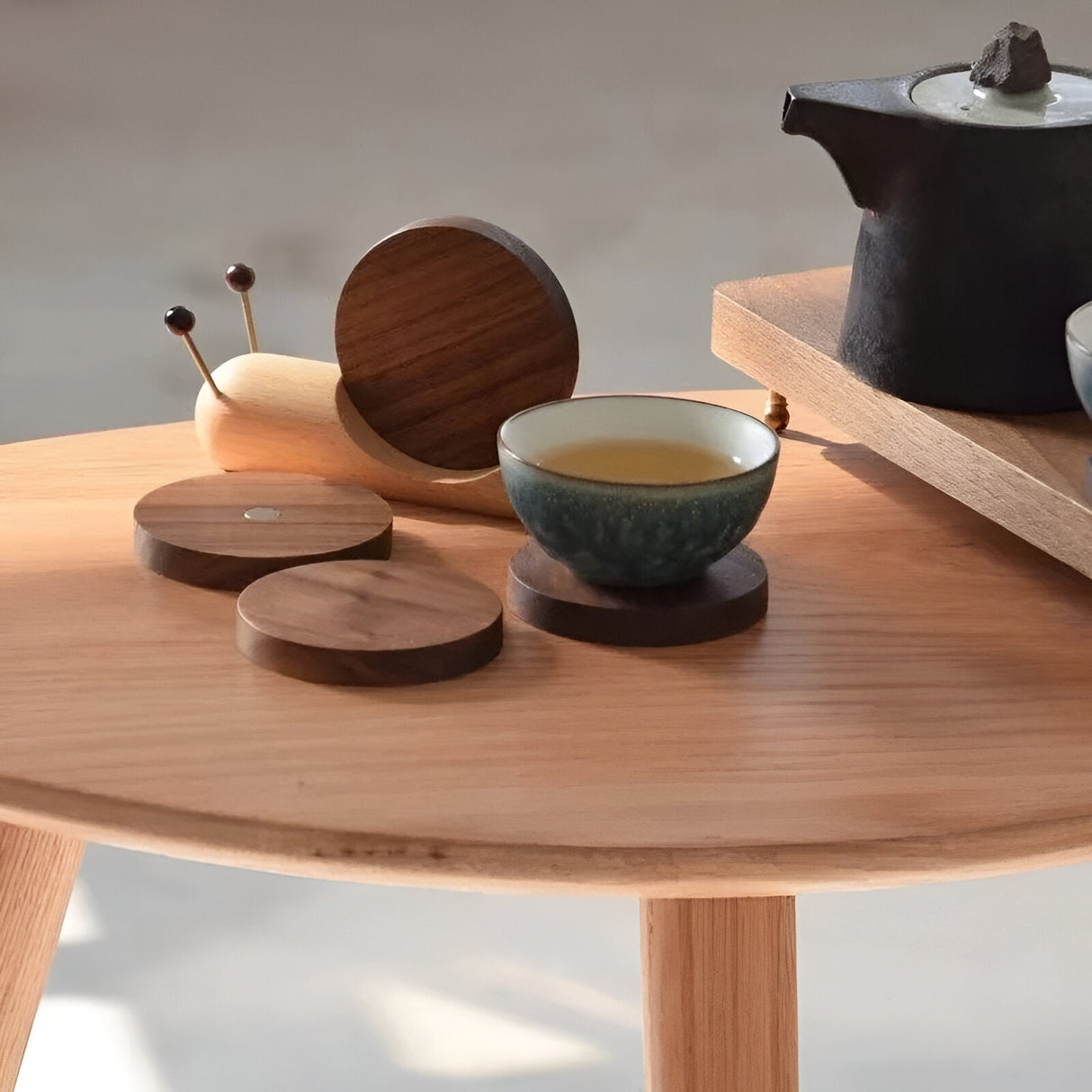 Valnötsträ Snigel Te- och Kaffekoppsunderlägg - Söt Dekor Carvallo