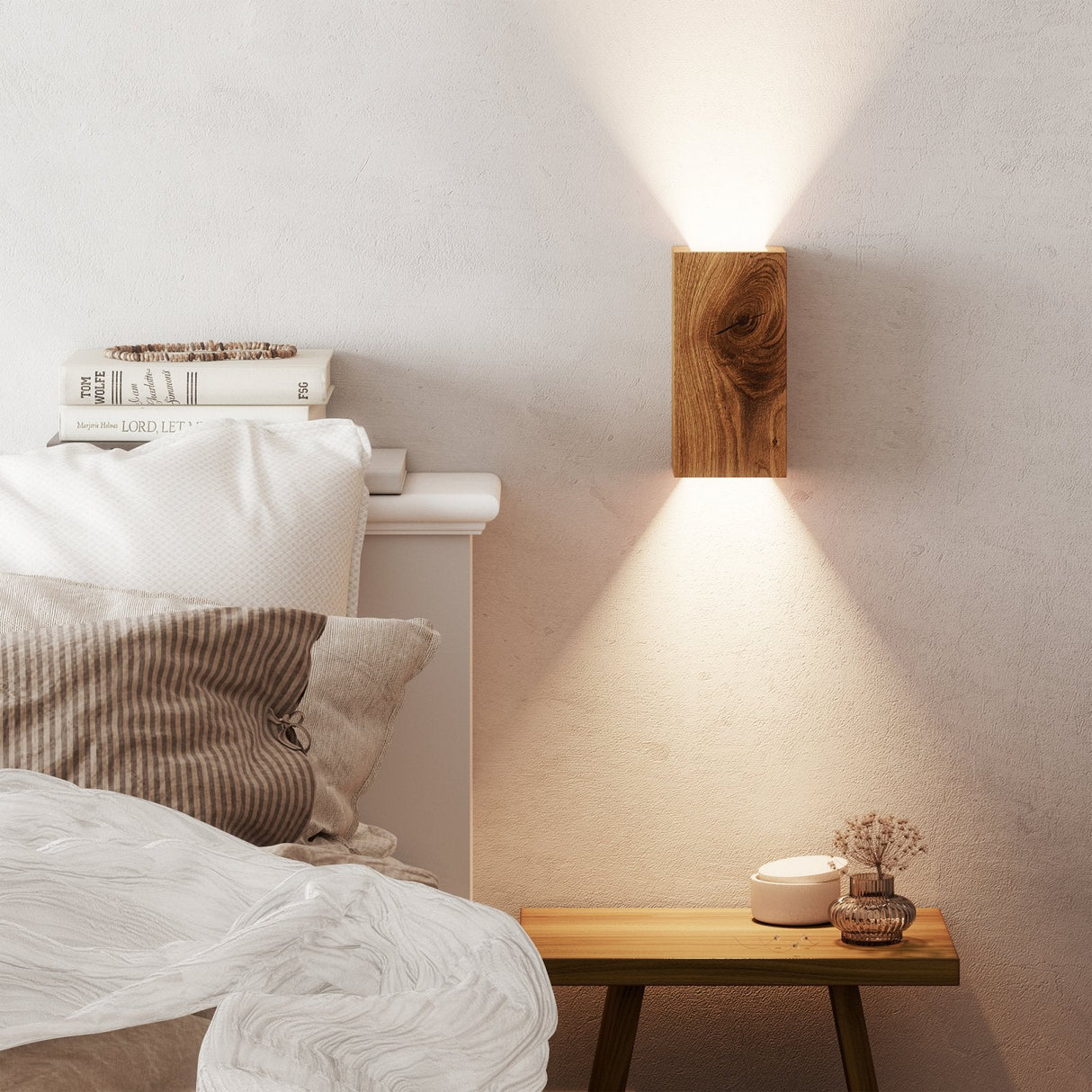 NordicGlow – Rustik Trä Vägglampa med LED Belysning för Vardagsrum och Sovrum Carvallo