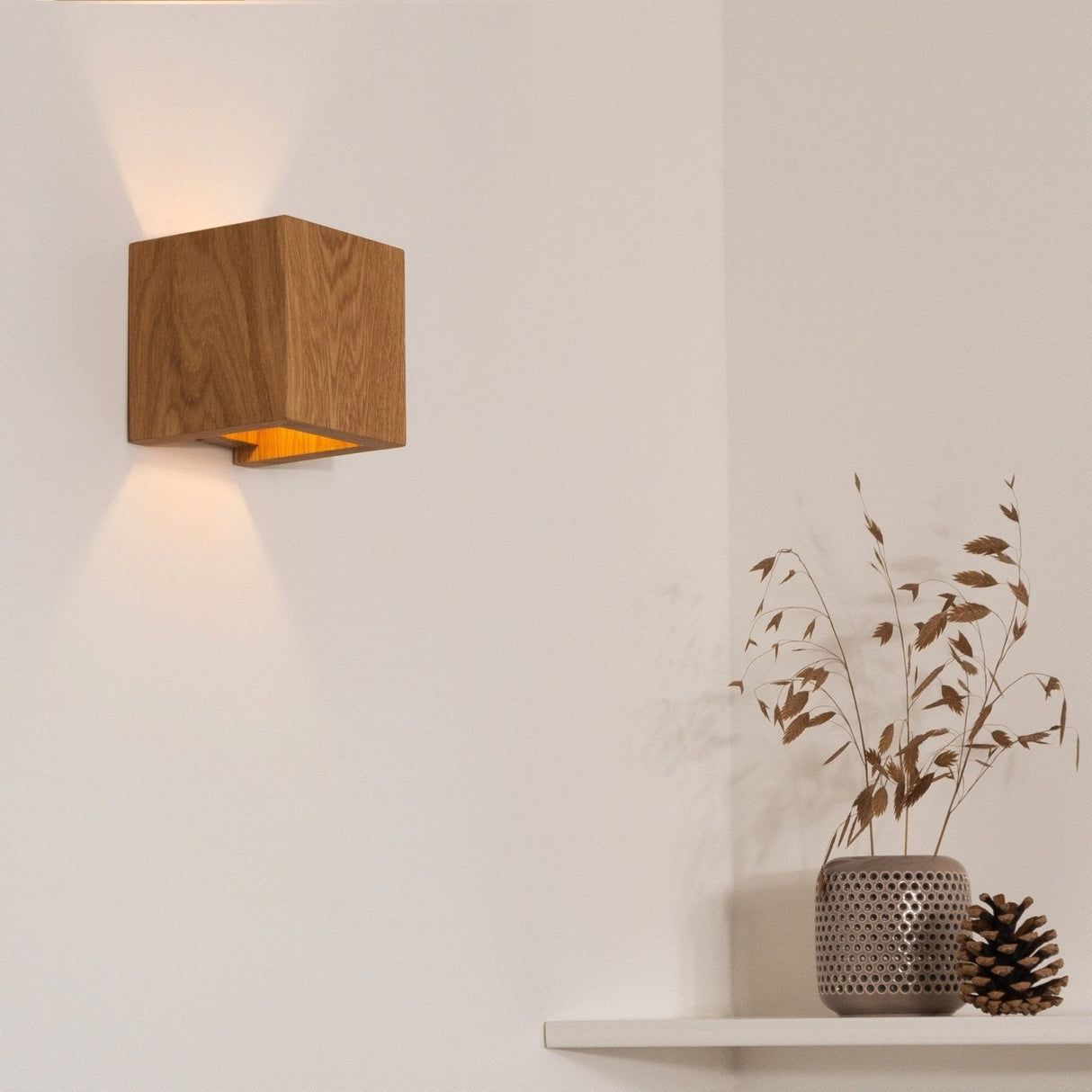 WoodGlow - Modern Trä Vägglampa av Ek med Varm Vitt Ljus Carvallo